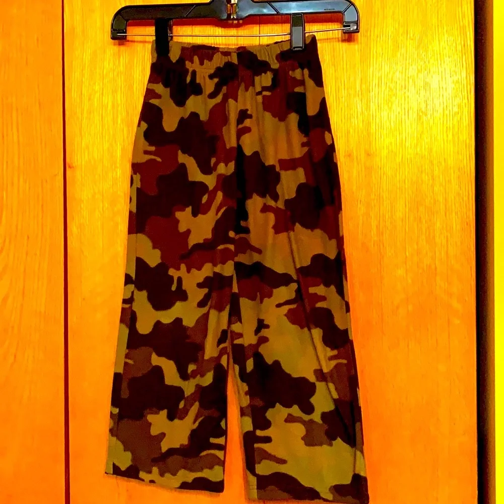 Boy’s size 4 / 5 XS camouflage green tan brown print fleece pajama pants VGUC